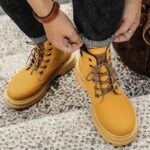 ⁦Fashion Men's High-top Leather Boots - حذاء جلد شتوي بكعب عالي للرجال لون بيج⁩ - الصورة ⁦4⁩