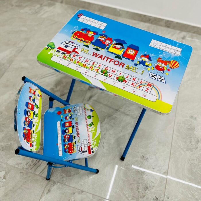 ⁦طاولة مع كرسي للأطفال لون أزرق بتصميم قطار⁩ - الصورة ⁦2⁩