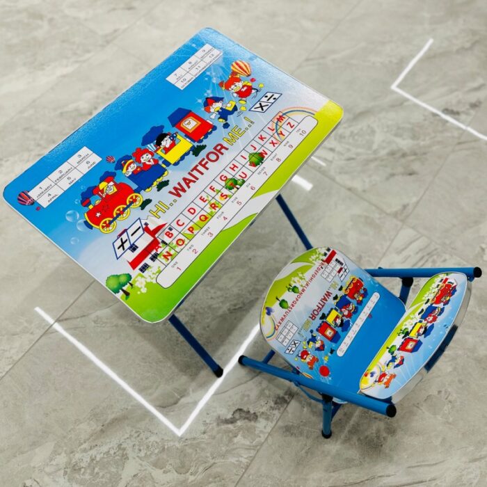 ⁦طاولة مع كرسي للأطفال لون أزرق بتصميم قطار⁩ - الصورة ⁦3⁩