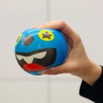 ⁦كرة اسنفجية قطر 10 سم بتصميم شكل سمايل مختلفة⁩ - الصورة ⁦3⁩