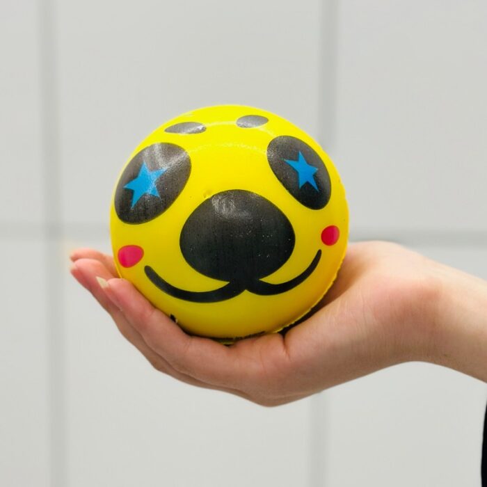 ⁦كرة اسنفجية قطر 10 سم بتصميم شكل سمايل مختلفة⁩ - الصورة ⁦7⁩