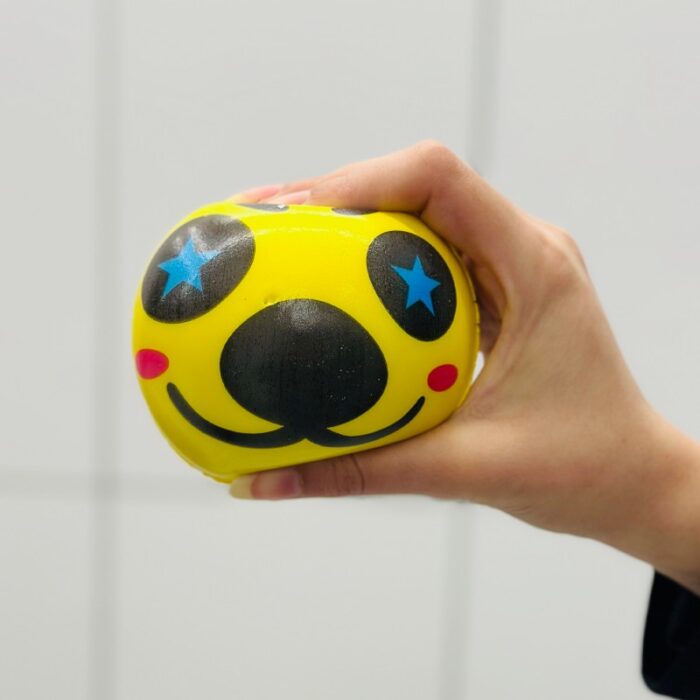 ⁦كرة اسنفجية قطر 10 سم بتصميم شكل سمايل مختلفة⁩ - الصورة ⁦8⁩