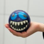 ⁦كرة اسنفجية قطر 10 سم بتصميم شكل سمايل مختلفة⁩ - الصورة ⁦12⁩