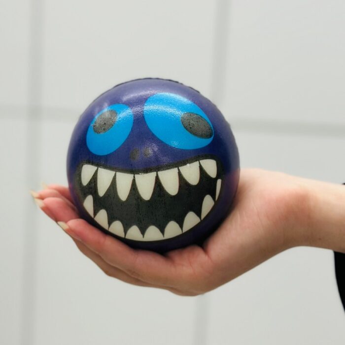 ⁦كرة اسنفجية قطر 10 سم بتصميم شكل سمايل مختلفة⁩ - الصورة ⁦12⁩