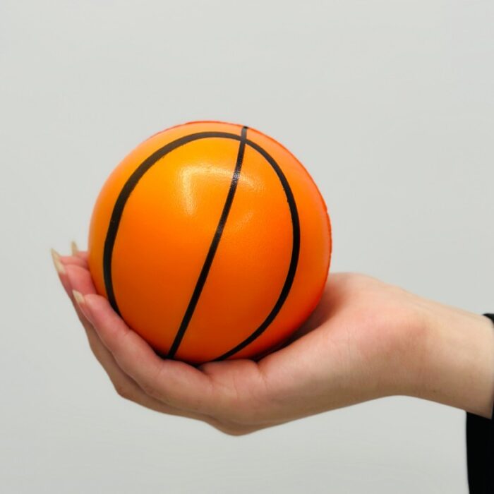 ⁦كرة اسنفجية قطر 10 سم بتصميم شكل كرة السلة⁩ - الصورة ⁦2⁩