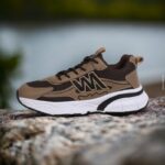 ⁦Rock Star Men's Model 102 Shoes - حذاء روك ستار موديل 102 للرجال لون بني ونعل أبيض⁩ - الصورة ⁦2⁩