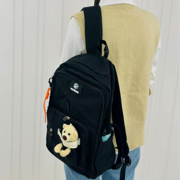 ⁦شنطة مدرسية مع دبدوب مقاس 16 انش لون أسود⁩ - الصورة ⁦2⁩