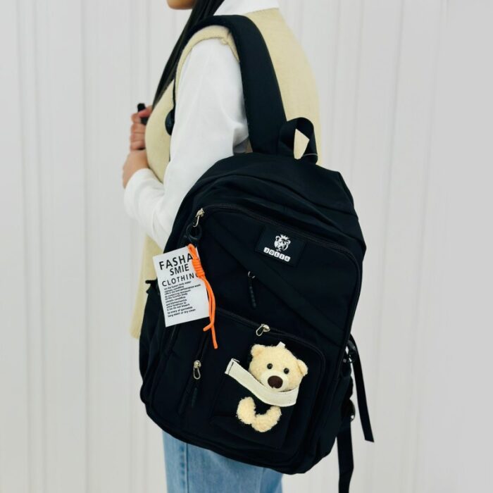 ⁦شنطة مدرسية مع دبدوب مقاس 16 انش لون أسود⁩ - الصورة ⁦3⁩