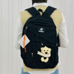 ⁦شنطة مدرسية مع دبدوب مقاس 16 انش لون أسود⁩ - الصورة ⁦4⁩