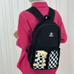 ⁦شنطة مدرسية مع دبدوب مقاس 16 انش لون أسود⁩ - الصورة ⁦2⁩