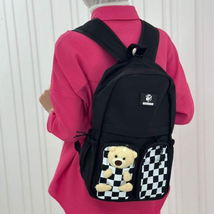 ⁦شنطة مدرسية مع دبدوب مقاس 16 انش لون أسود⁩ - الصورة ⁦2⁩