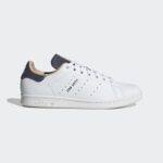 ⁦adidas Unisex Stan Smith Shoes - White- حذاء اديداس ستان سميث للجنسين لون أبيض⁩ - الصورة ⁦2⁩