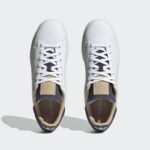 ⁦adidas Unisex Stan Smith Shoes - White- حذاء اديداس ستان سميث للجنسين لون أبيض⁩ - الصورة ⁦4⁩