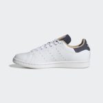 ⁦adidas Unisex Stan Smith Shoes - White- حذاء اديداس ستان سميث للجنسين لون أبيض⁩ - الصورة ⁦6⁩