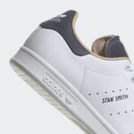 ⁦adidas Unisex Stan Smith Shoes - White- حذاء اديداس ستان سميث للجنسين لون أبيض⁩ - الصورة ⁦10⁩