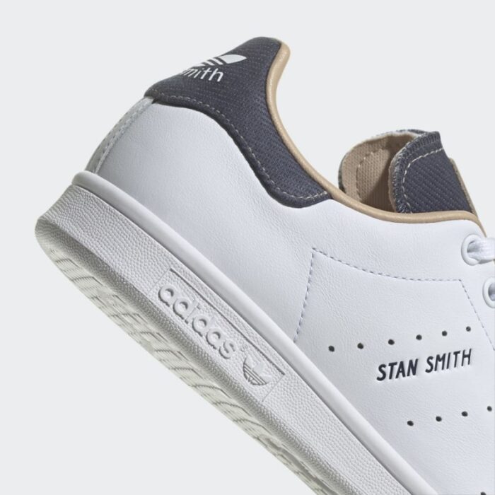 ⁦adidas Unisex Stan Smith Shoes - White- حذاء اديداس ستان سميث للجنسين لون أبيض⁩ - الصورة ⁦10⁩