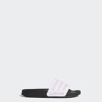 ⁦adidas Kids Adilette Shower Slides⁩ - الصورة ⁦4⁩