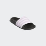 ⁦adidas Kids Adilette Shower Slides⁩ - الصورة ⁦8⁩