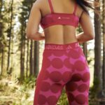⁦adidas Womens' Marimekko Techfit Long Tights - Red- بنطلون ضيق ايداس ماريمكو للنساء لون احمر⁩ - الصورة ⁦4⁩