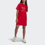 ⁦adidas Womens' Marimekko Trefoil Print Infill Tee Dress- تيشيرت طويل اديداس للنساء لون أحمر⁩ - الصورة ⁦4⁩