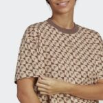 ⁦adidas Womens' ALL SZN x Logomania T-Shirt - تيشيرت اديداس اول اس زد ان اكس لوجومينا للنساء لون بني⁩ - الصورة ⁦3⁩