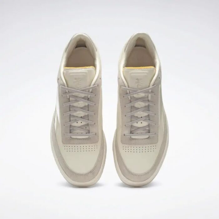 ⁦Reebok Victoria Beckham Club C Shoes- حذاء ريبوك فيكتوريا كلوب سي للنساء لون بيج⁩ - الصورة ⁦5⁩