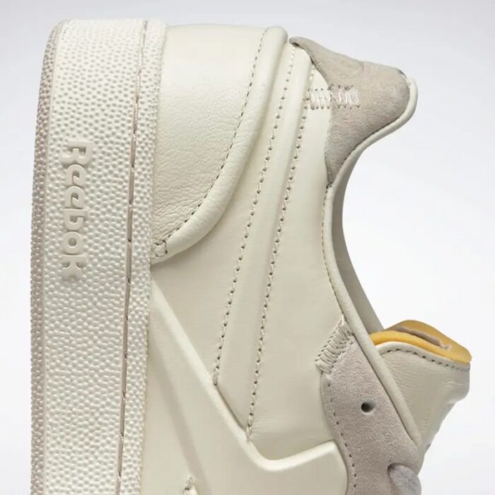 ⁦Reebok Victoria Beckham Club C Shoes- حذاء ريبوك فيكتوريا كلوب سي للنساء لون بيج⁩ - الصورة ⁦6⁩