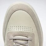 ⁦Reebok Victoria Beckham Club C Shoes- حذاء ريبوك فيكتوريا كلوب سي للنساء لون بيج⁩ - الصورة ⁦7⁩