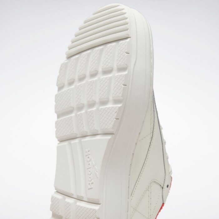 ⁦Reebok Womens' Club C Double GEO Shoes- حذاء ريبوك كلوب سي دبل للنساء لون طحيني⁩ - الصورة ⁦6⁩