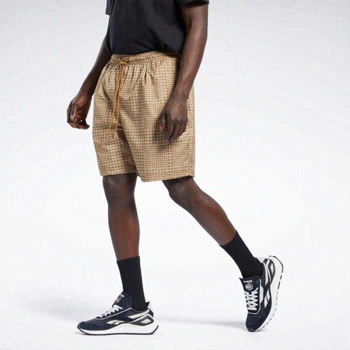 10326336_67db86c3e48fb Reebok Mens' Classics Golf Shorts- شورت ريبوك كلاسيك جولف للرجال لون بني - الصورة 1