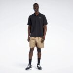 ⁦Reebok Mens' Classics Golf Shorts- شورت ريبوك كلاسيك جولف للرجال لون بني⁩ - الصورة ⁦2⁩