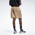 ⁦Reebok Mens' Classics Golf Shorts- شورت ريبوك كلاسيك جولف للرجال لون بني⁩ - الصورة ⁦3⁩