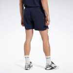 ⁦Reebok Men's Training Graphic Woven Shorts- شورت ريبوك جرافيك ويفن للرجال لون كحلي⁩ - الصورة ⁦2⁩