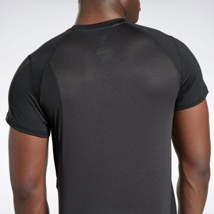 ⁦Reebok Men's Running Speedwick T-Shirt- تيشيرت ريبوك راننيغ سبيد ويك للرجال لون أسود⁩ - الصورة ⁦2⁩