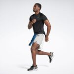 ⁦Reebok Men's Running Speedwick T-Shirt- تيشيرت ريبوك راننيغ سبيد ويك للرجال لون أسود⁩ - الصورة ⁦3⁩