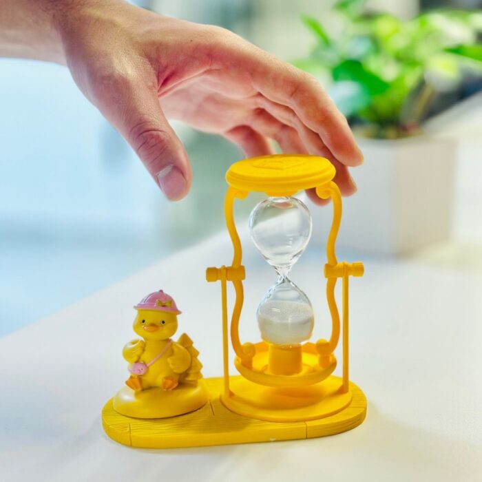 ⁦مقلمة مكتب مع ساعة رملية لون أبيض⁩ - الصورة ⁦4⁩