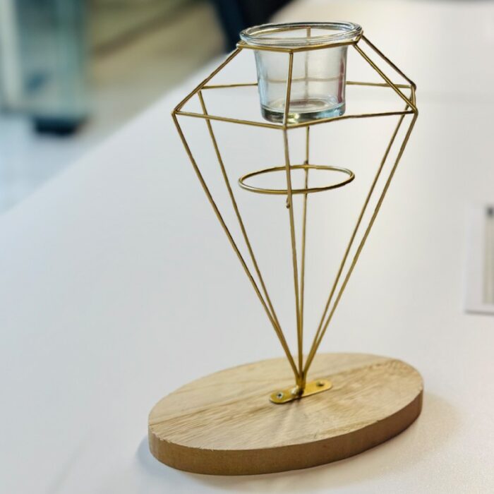 10326825_67db88544b987 شمعدان ذهبيبه سداسية - الصورة 1