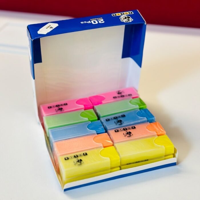 ⁦علبة ممحاة رصاص من جوليا ملونة⁩ - الصورة ⁦3⁩