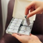 ⁦علبة ممحاة رصاص من جوليا عدد 20 قطعة لون أبيض⁩ - الصورة ⁦2⁩