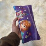 ⁦مقلمة قماش بتصميم ديزني رسمة ملكة لون بنفسجي⁩ - الصورة ⁦2⁩