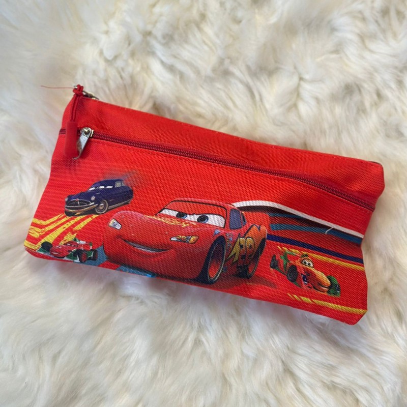 ⁦مقلمة قماش بتصميم ديزني رسمة سيارة لون أحمر⁩ - الصورة ⁦1⁩
