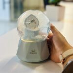 ⁦كرة ثلج بلورة بتصميم خاتم لون أزرق⁩ - الصورة ⁦2⁩