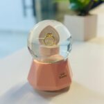 ⁦كرة ثلج بلورة بتصميم خاتم لون زهري⁩ - الصورة ⁦3⁩