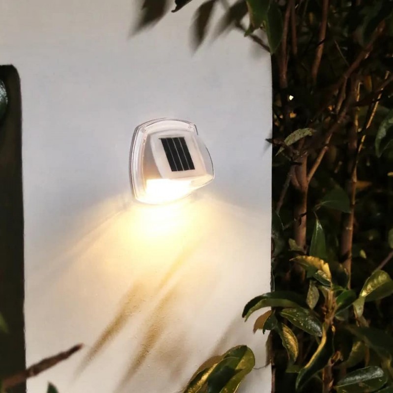 ⁦مصباح حائط يعمل بالطاقة الشمسية⁩ - الصورة ⁦1⁩