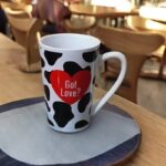 ⁦مج لون أبيض مع أسود GotLove⁩ - الصورة ⁦3⁩