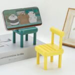 ⁦حامل جوال بلاستيك بتصميم كرسي لون أسود⁩ - الصورة ⁦4⁩