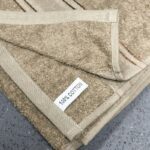 ⁦منشفة قطنية حجم كبير مقاس 142×91 سم لون بيج⁩ - الصورة ⁦2⁩