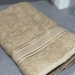 ⁦منشفة قطنية حجم كبير مقاس 142×91 سم لون بيج⁩ - الصورة ⁦3⁩