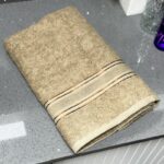 ⁦منشفة قطنية حجم كبير مقاس 142×91 سم لون بيج⁩ - الصورة ⁦4⁩