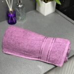 ⁦منشفة قطنية حجم كبير مقاس 142×91 سم لون بنفسجي⁩ - الصورة ⁦4⁩